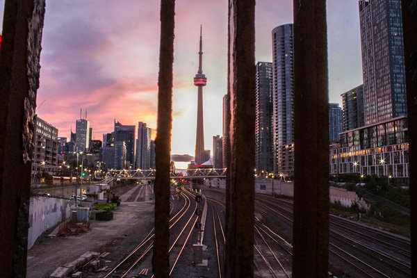 Welche Rolle spielt De-Tourismus bei der FÃ¶rderung der lokalen Kultur?